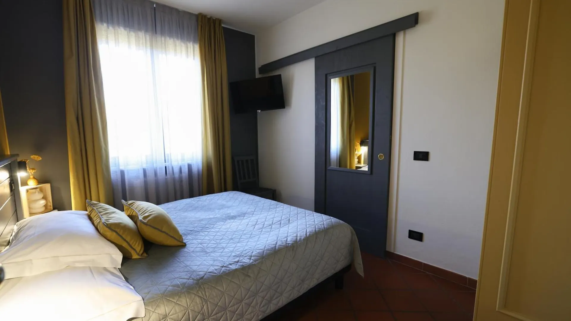 ***  Hotel Florence Manerba del Garda Olaszország