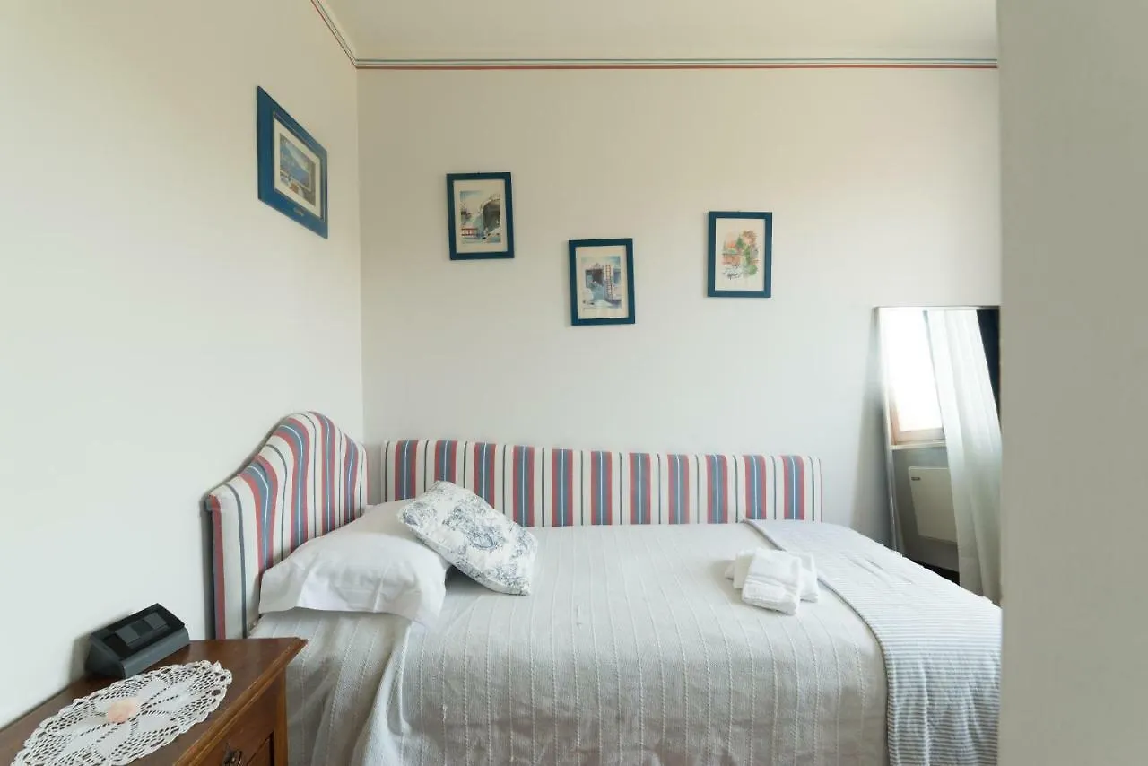 Hotel Florence Manerba del Garda 3*,  Italy