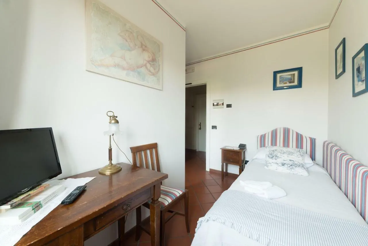 Hotel Florence Manerba del Garda 3*,